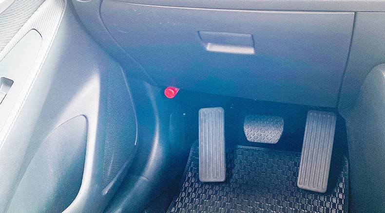 教習所ブログ用教習車補助ブレーキ | 川越・三共自動車教習所 | 面倒見 ...